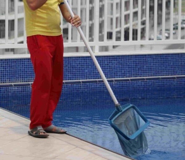 Swimming pool maintenance and cleaning in Dubai